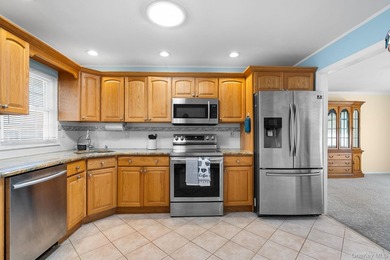 Welcome to the desirable Leisure Village, a vibrant 55+ gated - photo 4