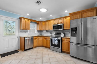 Welcome to the desirable Leisure Village, a vibrant 55+ gated - photo 5