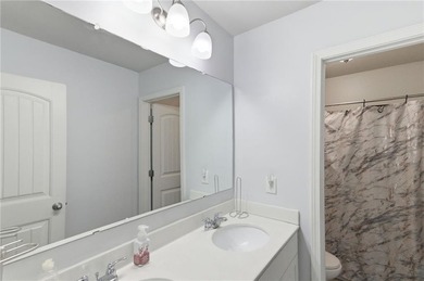 Move-in ready and beautifully maintained! This 5-bed,4.5-bath - photo 19