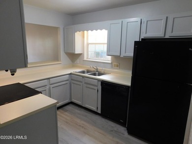 Two Bedroom, one and a half bath Single Family Attached home in - photo 7