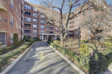 Step into this charming, fully renovated 1BR apartment in Prime - photo 1