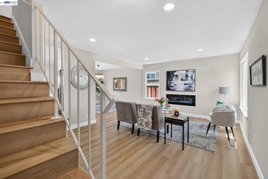 This beautiful, bright, renovated 4 bedroom 3 bath modern home - photo 32