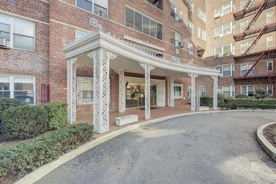 Step into this charming, fully renovated 1BR apartment in Prime - photo 2
