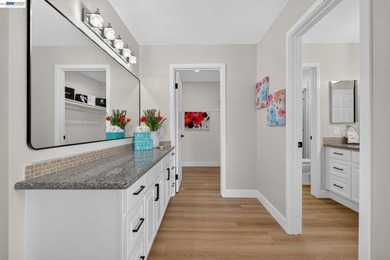 This beautiful, bright, renovated 4 bedroom 3 bath modern home - photo 36