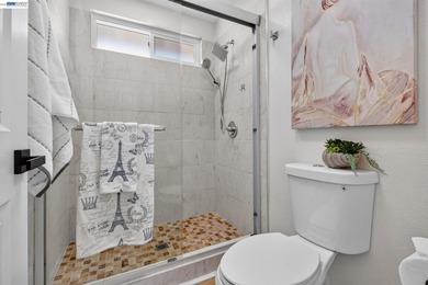 This beautiful, bright, renovated 4 bedroom 3 bath modern home - photo 38