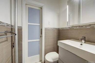 Step into this charming, fully renovated 1BR apartment in Prime - photo 10