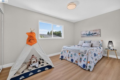 This beautiful, bright, renovated 4 bedroom 3 bath modern home - photo 41