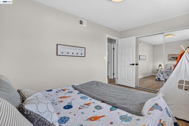 This beautiful, bright, renovated 4 bedroom 3 bath modern home - photo 42