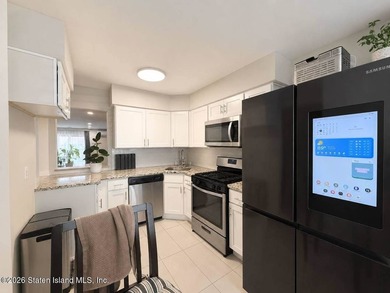 This stunning recently renovated 3 bedrooms duplex condo sits in - photo 5