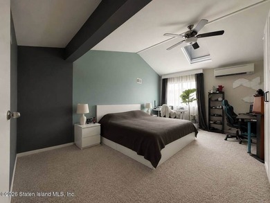 This stunning recently renovated 3 bedrooms duplex condo sits in - photo 8