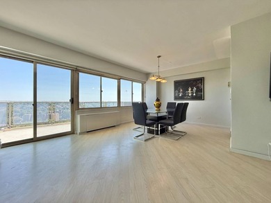 Penthouse 1.5 bedroom apt with over 900 square feet of luxury - photo 2