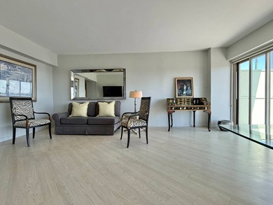 Penthouse 1.5 bedroom apt with over 900 square feet of luxury - photo 3