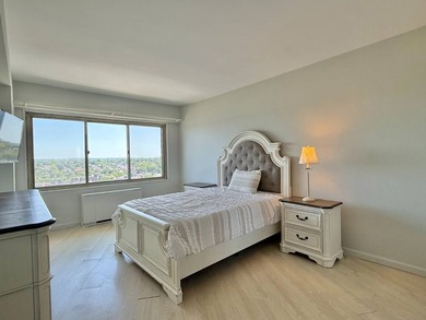Penthouse 1.5 bedroom apt with over 900 square feet of luxury - photo 6