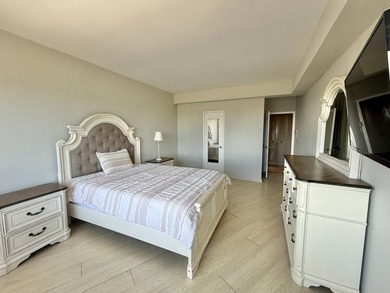 Penthouse 1.5 bedroom apt with over 900 square feet of luxury - photo 7