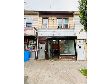 Prime opportunity in Staten Island! This mixed-use building - photo 3
