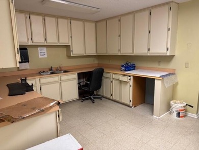 Prime office opportunity in Fort Walton Beach! Located at 1013 - photo 2