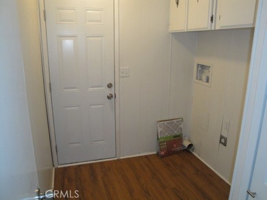 GREAT REMODELED WITH NEW PAINT, FLOORING, ROOF & APPLIANCES - photo 13