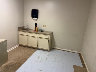 Prime office opportunity in Fort Walton Beach! Located at 1013 - photo 4