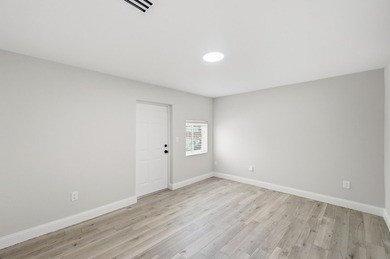 Completely renovated 4-bedroom home in the heart of Miami - photo 24