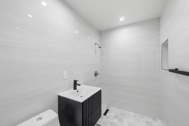 Completely renovated 4-bedroom home in the heart of Miami - photo 26
