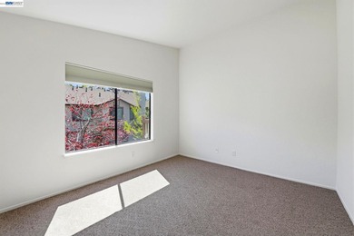 Bright & corner unit Upgraded Condo | Prime Fremont Location - photo 27