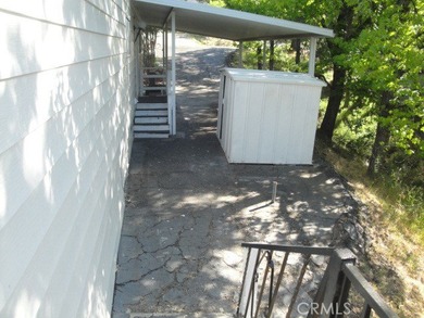 GREAT REMODELED WITH NEW PAINT, FLOORING, ROOF & APPLIANCES - photo 31