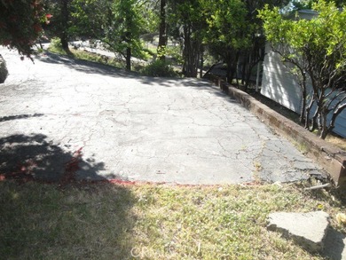 GREAT REMODELED WITH NEW PAINT, FLOORING, ROOF & APPLIANCES - photo 32