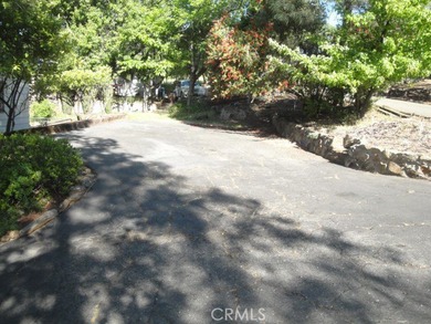 GREAT REMODELED WITH NEW PAINT, FLOORING, ROOF & APPLIANCES - photo 33