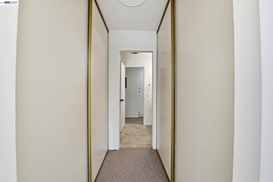 Bright & corner unit Upgraded Condo | Prime Fremont Location - photo 36