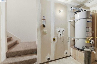 Bright & corner unit Upgraded Condo | Prime Fremont Location - photo 42