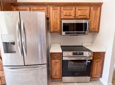 Situated on just over one acre, this well-maintained 3-bedroom - photo 7