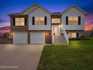 Welcome home to the perfect blend of space, comfort, and - photo 1