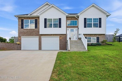 Welcome home to the perfect blend of space, comfort, and - photo 2