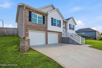 Welcome home to the perfect blend of space, comfort, and - photo 3