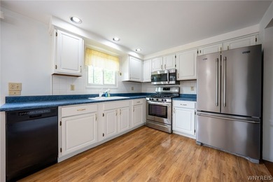 Welcome to 3933 Sharondale Drive! This inviting 3-bedroom - photo 8