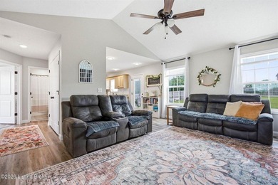 Welcome home to the perfect blend of space, comfort, and - photo 8