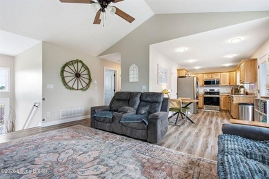 Welcome home to the perfect blend of space, comfort, and - photo 9