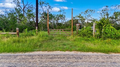 **Agricultural tax exemption in place. Private well required - photo 2