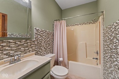 Welcome to Ashwood in the heart of Center Grove, where quality - photo 5
