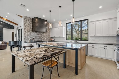 First time to market, this custom estate built by Kenneth Graham - photo 5