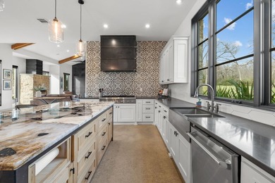 First time to market, this custom estate built by Kenneth Graham - photo 6