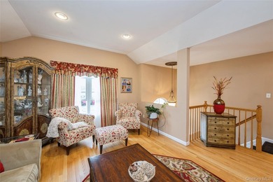 Beautifully maintained custom-appointed hi-ranch! Built in 2004 - photo 11