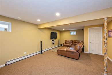 Beautifully maintained custom-appointed hi-ranch! Built in 2004 - photo 20