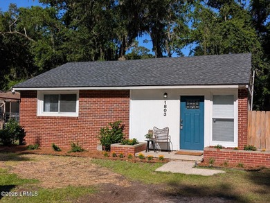 Motivated Seller! *NEW ROOF June 2026* Welcome to your charming - photo 1