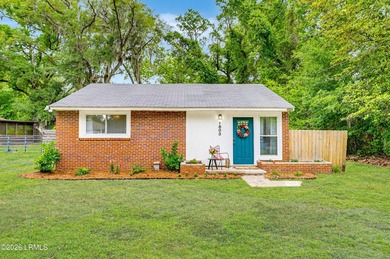 Motivated Seller! *NEW ROOF June 2026* Welcome to your charming - photo 2