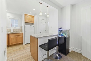 Welcome to this cozy 1-bedroom, 1.5-bathroom bungalow located in - photo 8