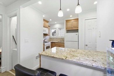 Welcome to this cozy 1-bedroom, 1.5-bathroom bungalow located in - photo 9