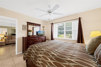 Spacious 2-bedroom, 1-bathroom condo located in a private golf - photo 12