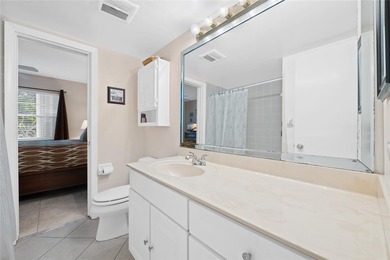 Spacious 2-bedroom, 1-bathroom condo located in a private golf - photo 15