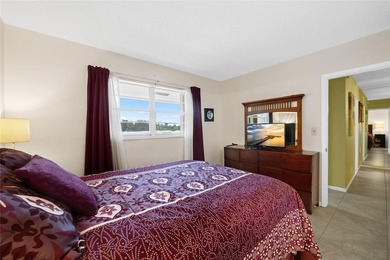 Spacious 2-bedroom, 1-bathroom condo located in a private golf - photo 16